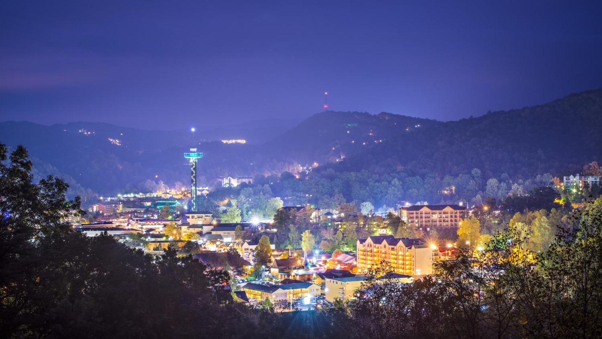 Mountain Eden, Hot Tub, Resort Pool, Wifi, 1089 Free Tickets Each Paid Day, Dollywood And More Gatlinburg Exterior photo