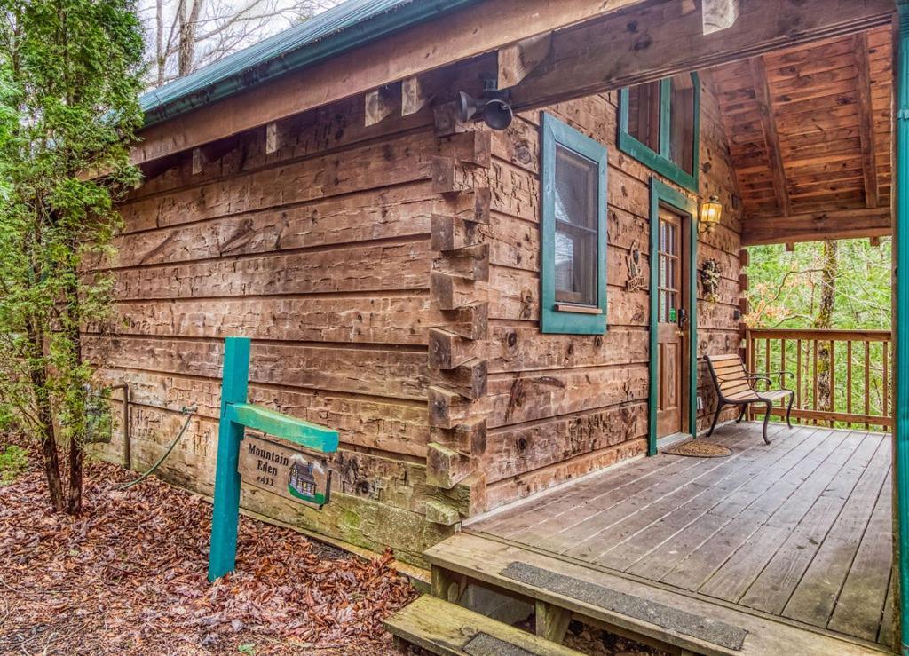 Mountain Eden, Hot Tub, Resort Pool, Wifi, 1089 Free Tickets Each Paid Day, Dollywood And More Gatlinburg Exterior photo