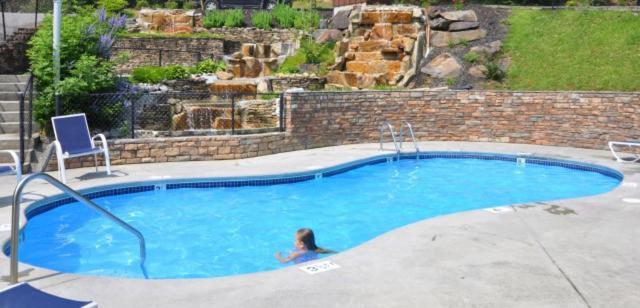 Mountain Eden, Hot Tub, Resort Pool, Wifi, 1089 Free Tickets Each Paid Day, Dollywood And More Gatlinburg Exterior photo